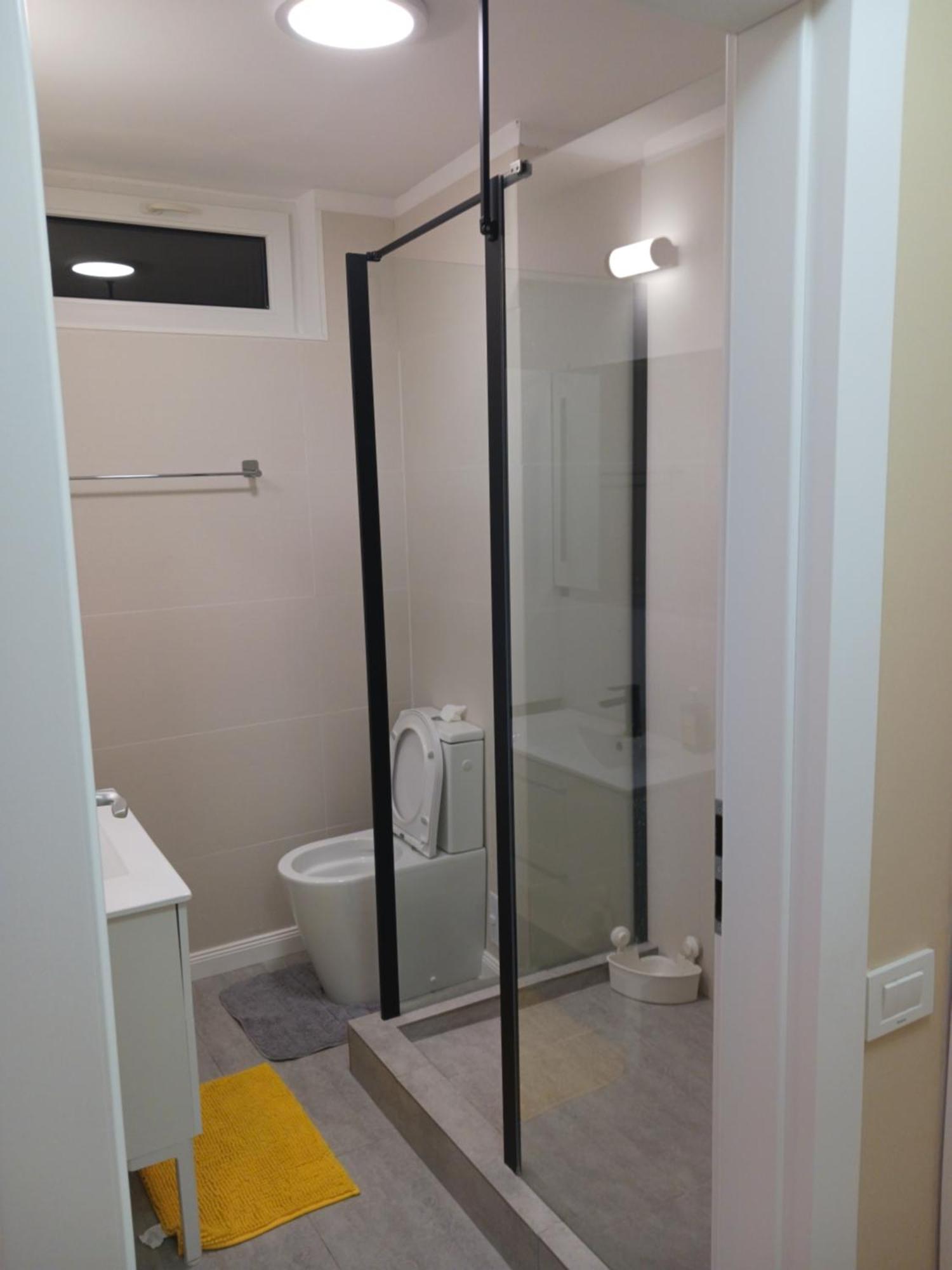 Myky Mouse Nu Primesc Santieristi Si Petrecareti Apartment Bucureşti Ngoại thất bức ảnh