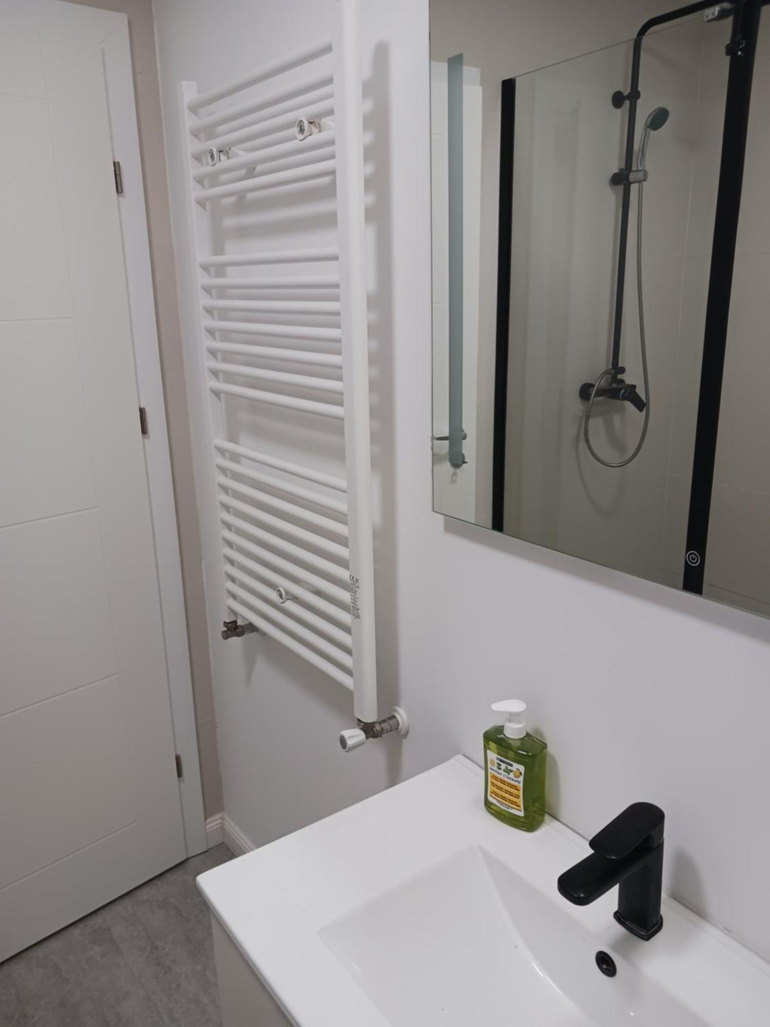 Myky Mouse Nu Primesc Santieristi Si Petrecareti Apartment Bucureşti Ngoại thất bức ảnh