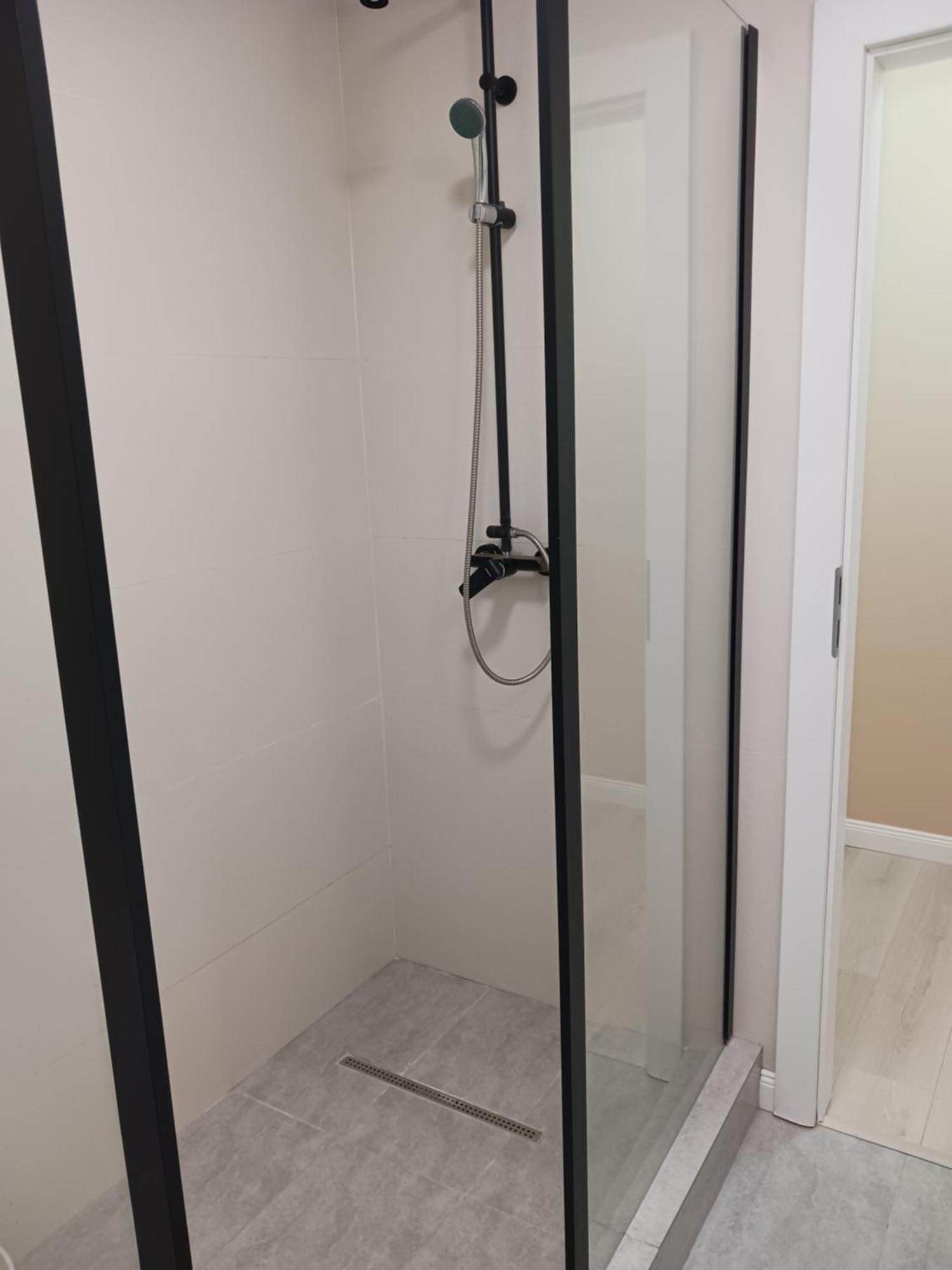 Myky Mouse Nu Primesc Santieristi Si Petrecareti Apartment Bucureşti Ngoại thất bức ảnh